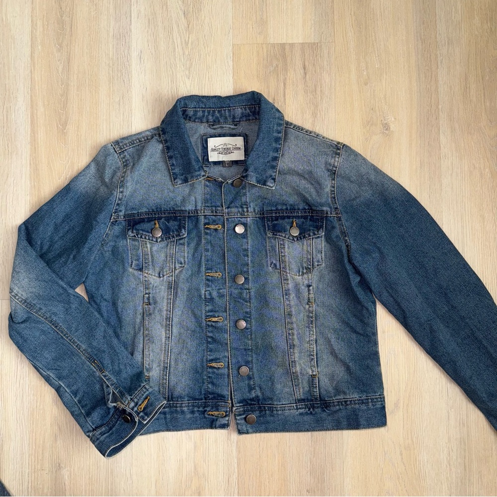 Women's Long Sleeve Denim Jean Jacket. Size Large